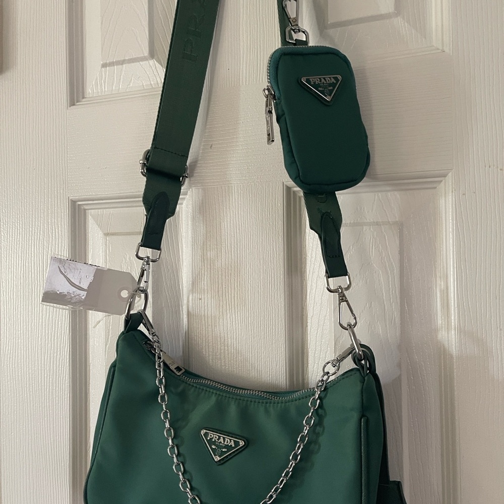 Prada Emerald Green Shoulder Bag, RE-Edition 2005.  Like new!! - Picture 5 of 13
